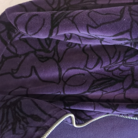 Full zip - Picture 3 of 10